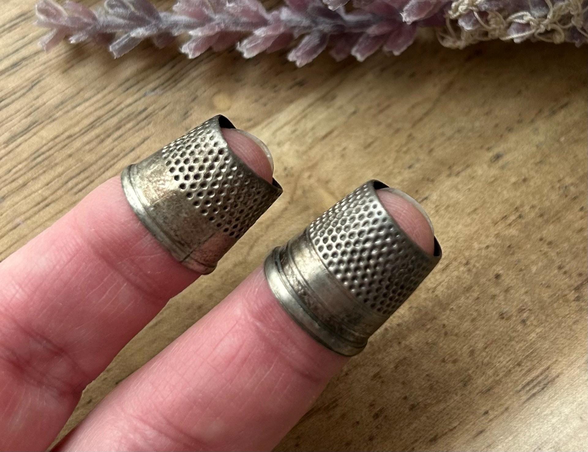 Thimbles and Thimble Cases　指ぬきと指ぬきケース 指ぬきのコレクション Autique&Collectible Thimbles And