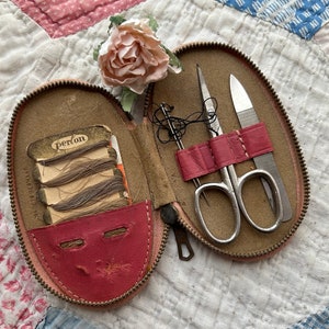Vintage Pocket Sewing Kit / Hand Sewing Needles with Leather Case / Vintage Sewing Notions