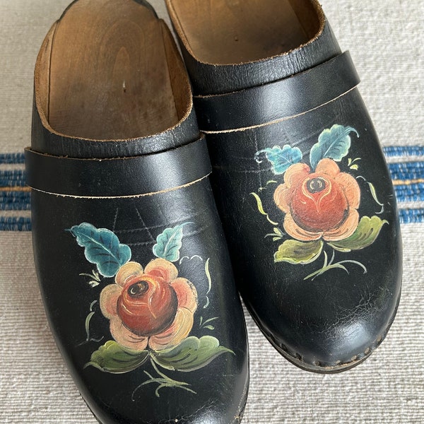 Vintage Swedish Wooden Shoes / Scandinavian Clogs / Rosemaling Accents / USA Size 8