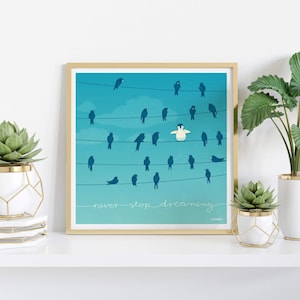 Never stop dreaming / Pinguin sitzt mit Vögeln auf Stromleitung / "Hör niemals auf zu träumen" - Karte, Postkarte, Plakat, Poster von ICONEO