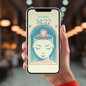 Puede incluir: Un teléfono inteligente que muestra un fondo de pantalla con una ilustración azul, blanca y rosa de un mono sentado en un cuenco de agua dentro de la cabeza de una persona. El texto "Calm Your Monkey Mind" se muestra en un círculo alrededor de la ilustración. La hora 14:22 se muestra en la pantalla.