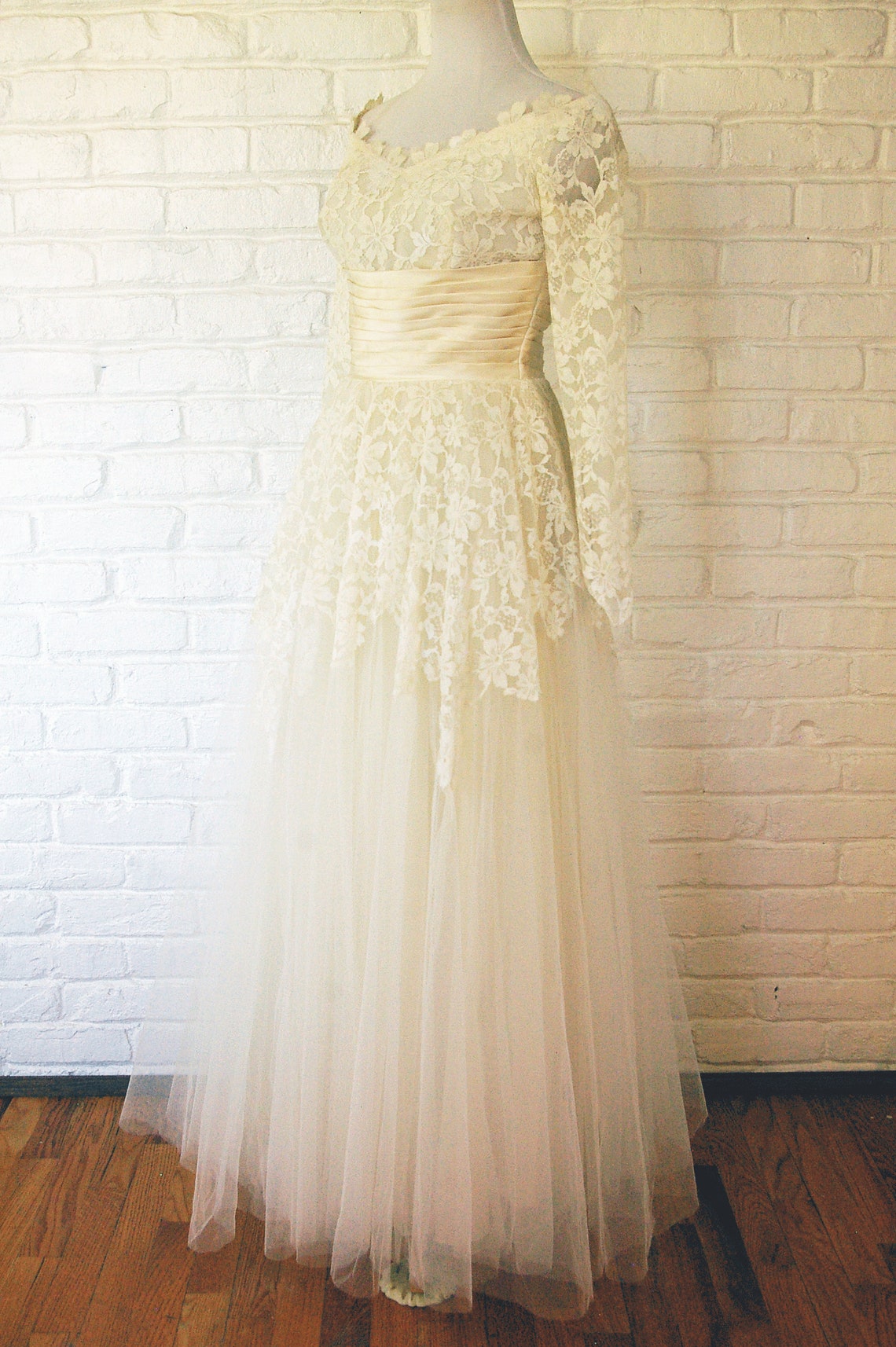 Retro 50s Off the Shoulder Lace Short Vintage Wedding Dress with Long Sleeves main image 1