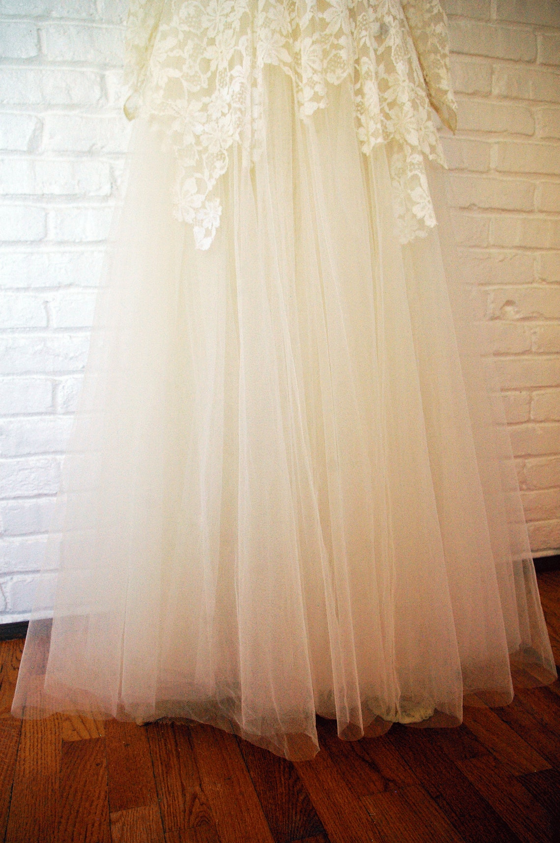 Vintage Lace Off-the-shoulder Dress
