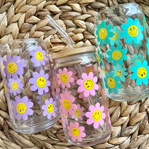Smiley Daisy Glass Cup / Flower Glass Cup / Iced Coffee Cup / Spring Cup / Cute Glass Cup / Floral Cup / Daisy Gifts / Retro Glass