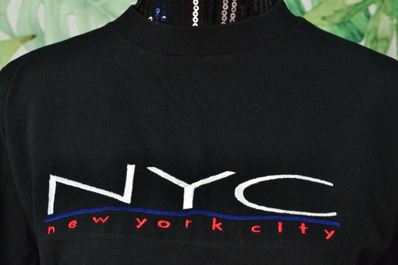 90s Embroidered NYC Tshirt M New York Streetwear … - image 2