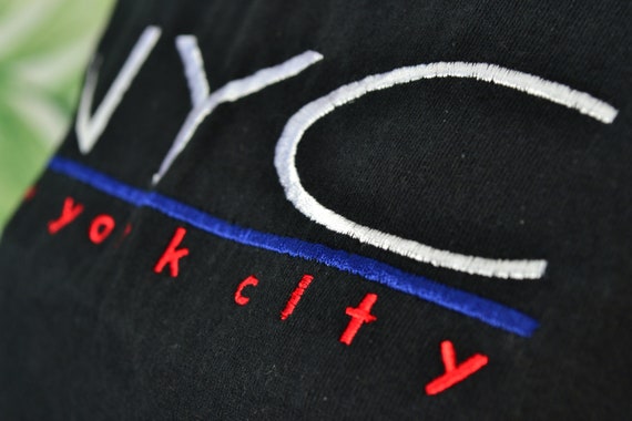 90s Embroidered NYC Tshirt M New York Streetwear … - image 8