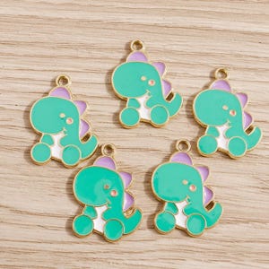 10 pezzi di ciondolo in smalto a forma di dinosauro, ciondolo in lega fai da te fatto a mano con goccia di olio, piccolo ciondolo creativo, ciondolo per gioielli per la creazione di orecchini e collane.
