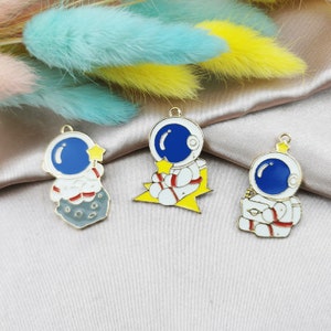 10/20PCS astronaut Enamel Charm,Drop oil Alloy Charm Pendant,Earring Charms,Necklace Charm,Jewelry Charms for Earring Necklace Making