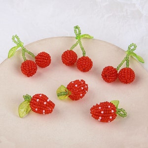 4PCS Perles de cerise Charms, Pendentif de charme, Charmes de boucle d’oreille, Charms de collier, Malles de bijoux pour la fabrication de colliers de boucles d’oreilles