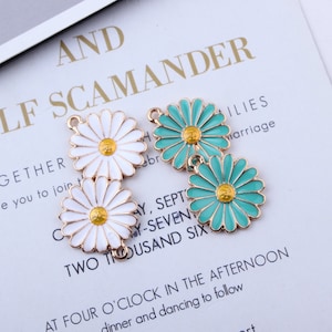 10PCS Daisy Enamel Charms, Alloy Charm Pendant, Flower Charms,Floral Charms, Tiny Charm, Jewelry Charms for Earring Necklace Making