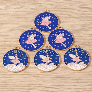 10 STKS Cartoon Fairy ronde kaart emaille bedel, doe-het-zelf handgemaakte oliedruppelhanger, kleine creatieve charme, sieraden bedels voor oorbel ketting maken