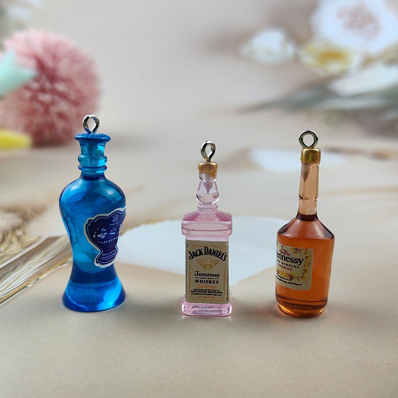 10 pcs Black&Silver Wine Bottles Resin Pendants Charms Crafts Findings 51706 10 pcs Black&Silver Wine Bottles Resin Pendants Charms Crafts Findings 51706