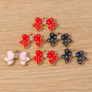 10 STKS cartoon strik emaille bedel, DIY handgemaakte legering druppelen olie hanger, kleine creatieve strik bedel, sieraden bedel voor oorbel ketting maken