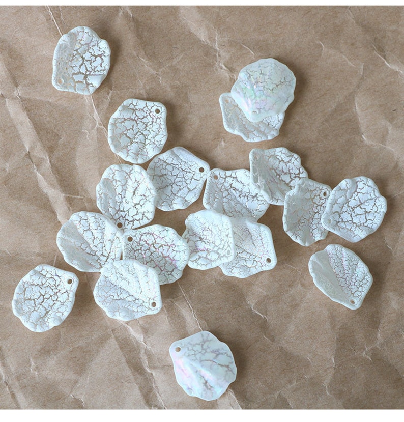 20PCS Resin Charms Faux Shell Charms White Tiny Charms Beads,Jewelry Charms for Earring Making Resin Leaft Charm Pendant