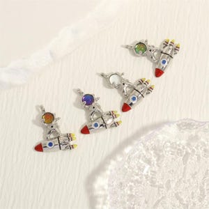 Colgante de cristal de astronauta de dibujos animados, dije de collar versátil, componente de joyería de goteo de aceite para bricolaje, accesorio para hacer joyas