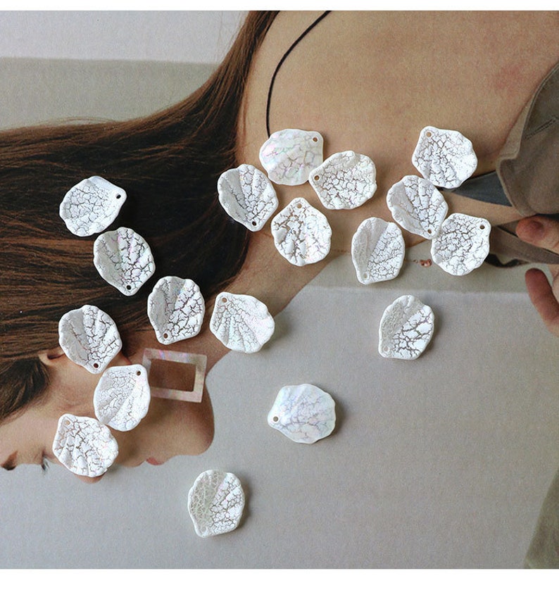 20PCS Resin Charms Faux Shell Charms White Tiny Charms Beads,Jewelry Charms for Earring Making Resin Leaft Charm Pendant