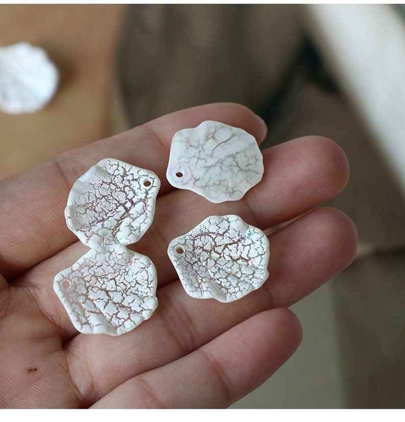 20PCS Resin Charms Faux Shell Charms White Tiny Charms Beads,Jewelry Charms for Earring Making Resin Leaft Charm Pendant