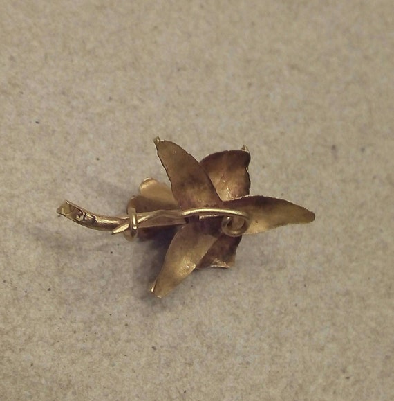 18k gold orchid flower brooch with round pearl / … - image 4