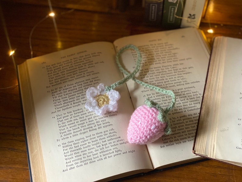 Pink Strawberry Bookmark Crochet Cottagecore, Book Accessories, Handmade Bookmark, Bookstagram, Booktok Gift, Kawaii image 3
