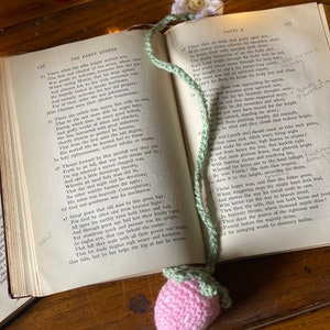 Pink Strawberry Bookmark Crochet Cottagecore, Book Accessories, Handmade Bookmark, Bookstagram, Booktok Gift, Kawaii image 2