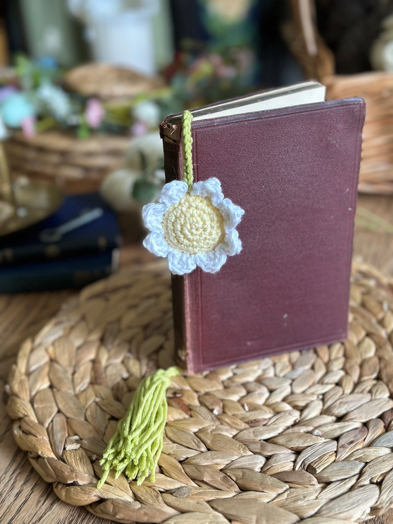 Daisy Flower Bookmark Crochet Cottagecore Book Accessories String Handmade image 3