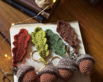 Acorn and Oak Leaf Keyring, Acorn and Oak Bag Charm, Cottagecore Gift, Woodland Keyring, Natural Woollen Keyring, Cute Natural Gift, Nature