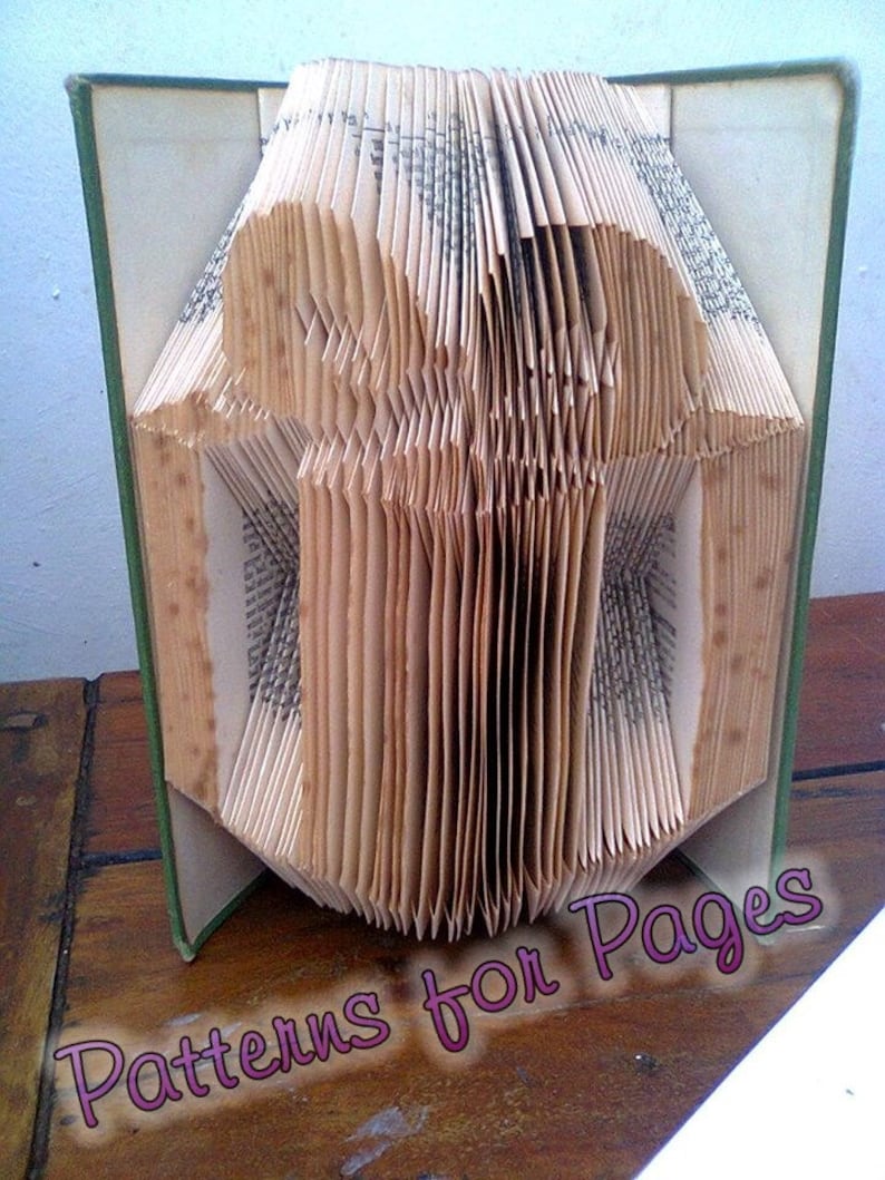 Book folding pattern for a GIFT-PRESENT image 1