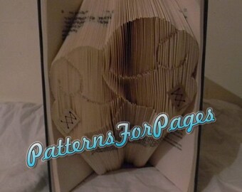Book folding pattern for BOXING GLOVES