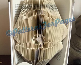 Book folding pattern for a OYSTER SHELL with place for a PEARL