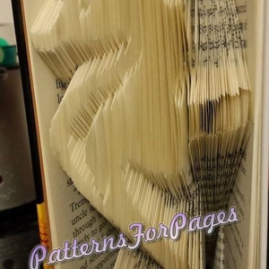 Book folding pattern for a little SEAHORSE