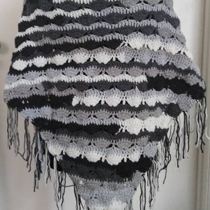 Fringed Triangle Shawl•Crochet Shawl•Crochet Shawl Wrap•Black White Grey Shawl• Fashion Statement•Mom Gift