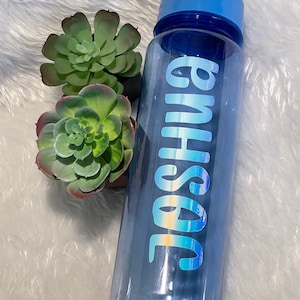Personalisierte lichtdurchlässige Plastikwasserflasche•Zeit-Tracker 30 Unzen•Flip-Top-Schraubverschluss•Permanente Motivationswörter aus Vinyl•Kinder Teenager Erwachsene