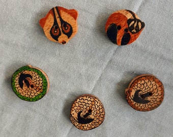 Beautiful handmade wooden buttons Javan Slow Loris or Asian Pangolin| Set of 5 pcs(same pattern); sewing, craft making