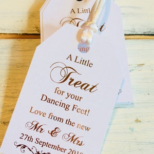 Dancing Feet HOCHZEITS-ANHÄNGER, 10er Set, metallischer Druck, Eine kleine Freude für Ihre tanzenden Füße, 10er-Set, Geschenkanhänger, Hochzeitsdeko