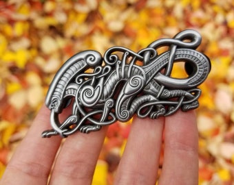 Knotwork Xenomorph 3D Metall Pin – Alien Monster Celtic Viking Gripping Beast Pagan Horror