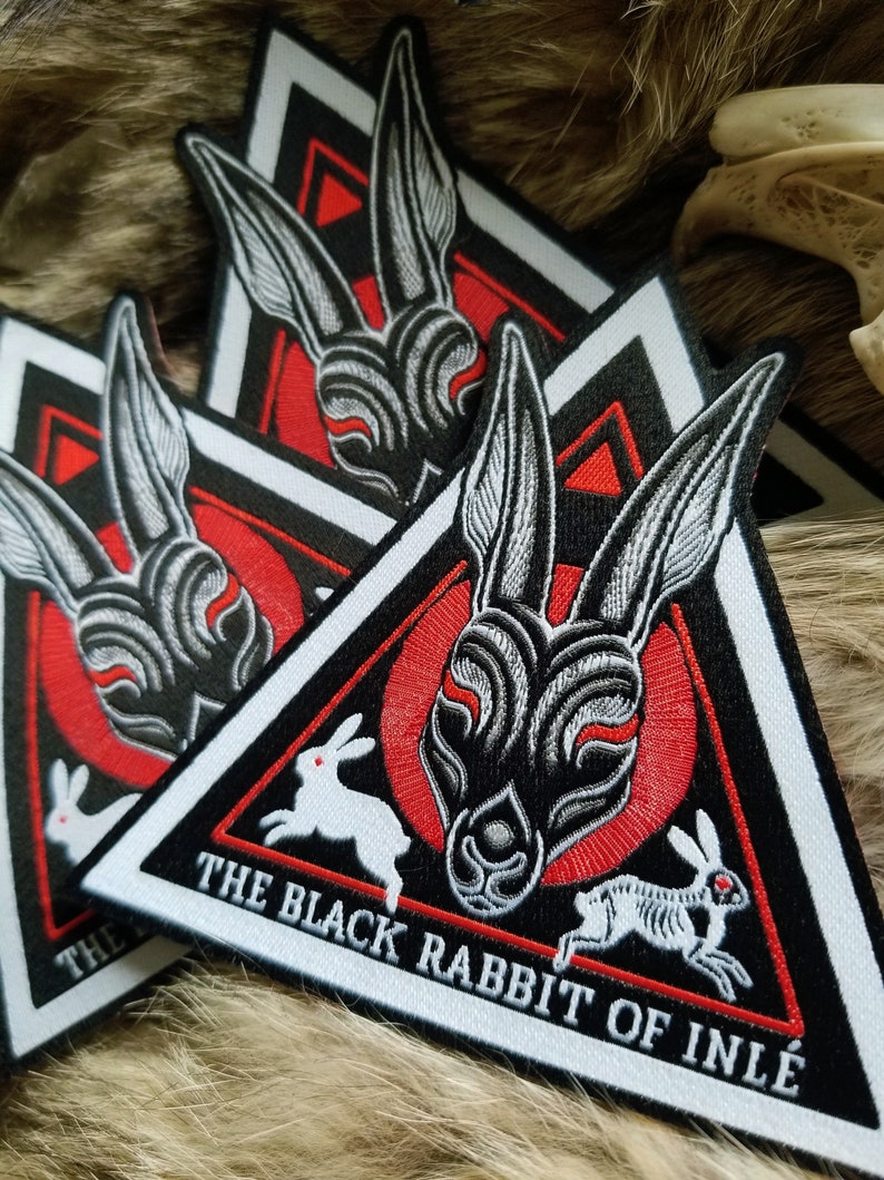 The Black Rabbit of Inlé Woven Patch Skeleton Death Watership down Bunny Nature Circle of Life afbeelding 4