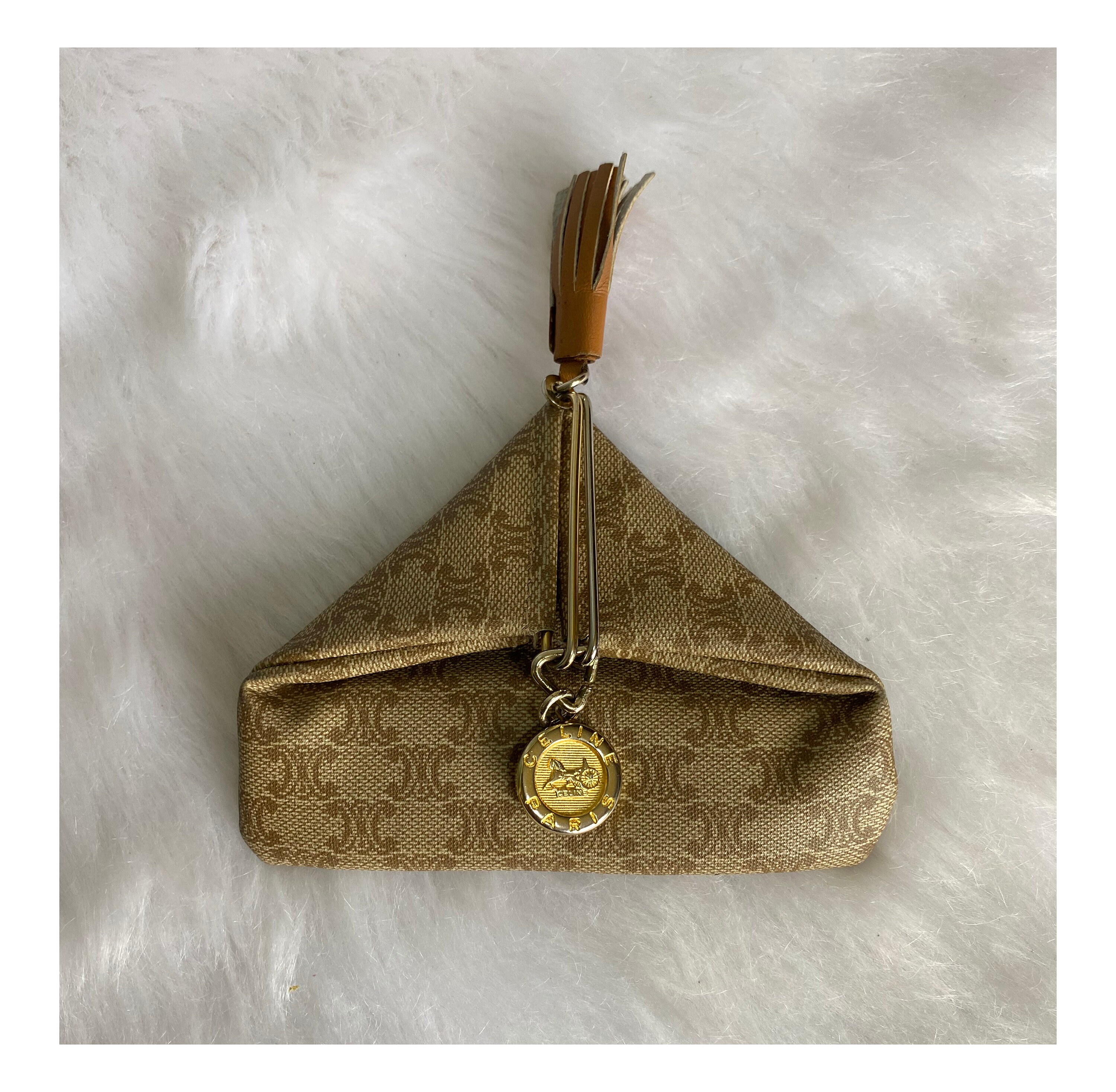 CELINE Triomphemotif Nylon chain pochette mini bag Shoulder bag beige –  VintageShop solo