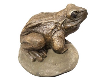 stone frog toad garden ornament large frog sat on a stone wildlife pond FREE UK SHIPPING