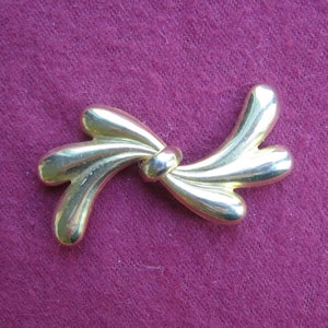 Vintage Gold Tone Classy Fashion Pin / Brooch