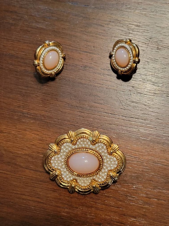 Vintage Gold tone Clip on Earrings and Matching B… - image 2