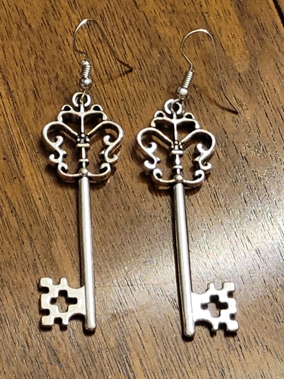 Antique style Silver Skelton Key Earrings - image 7
