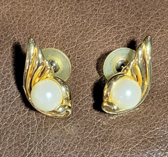 Marvelle Faux Pearl gold tone earrings - image 6