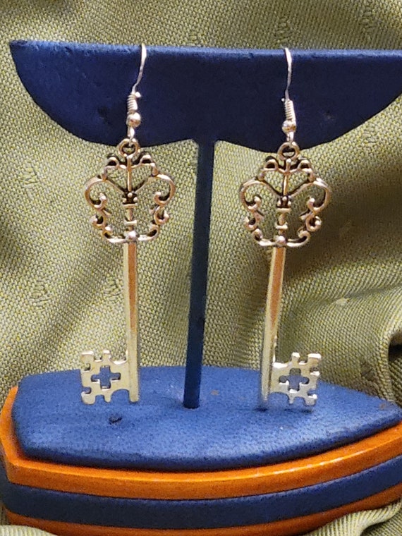 Antique style Silver Skelton Key Earrings - image 5