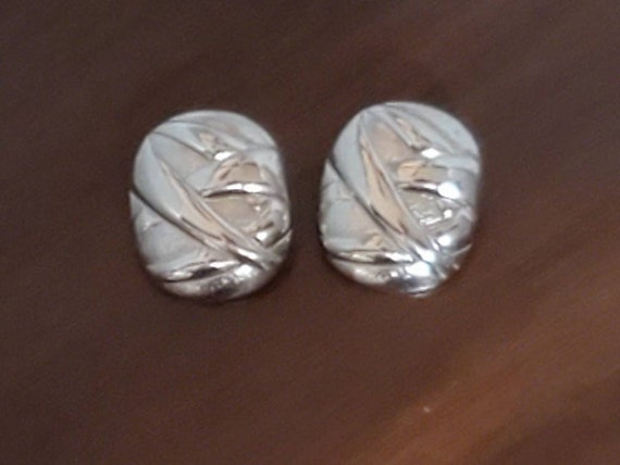 Silver button style rounded rectangular shaped ge… - image 1