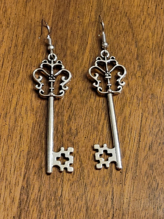 Antique style Silver Skelton Key Earrings - image 9