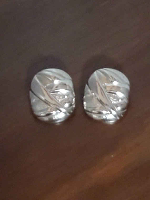 Silver button style rounded rectangular shaped ge… - image 2