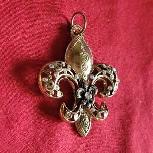 Antique Brass Style Gold Tone Fleur-de-lis Pendant India