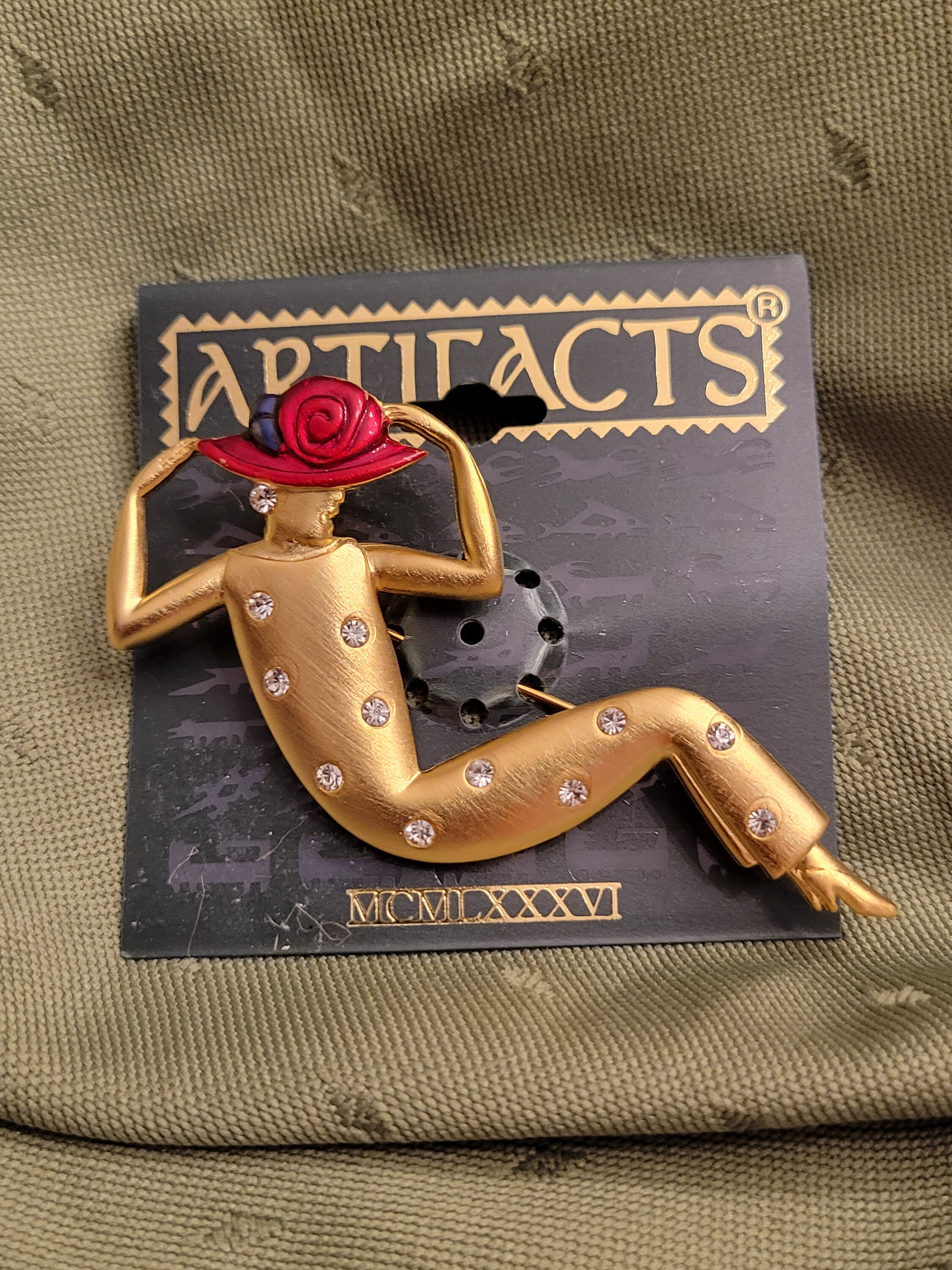 Red hat Lady Gold with bling Brooch