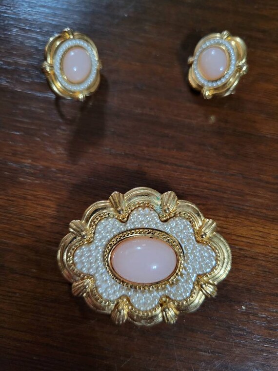 Vintage Gold tone Clip on Earrings and Matching B… - image 3