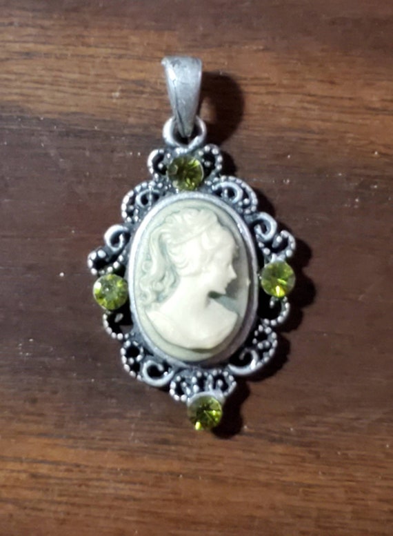 Green and pewter silver color Cameo Pendant